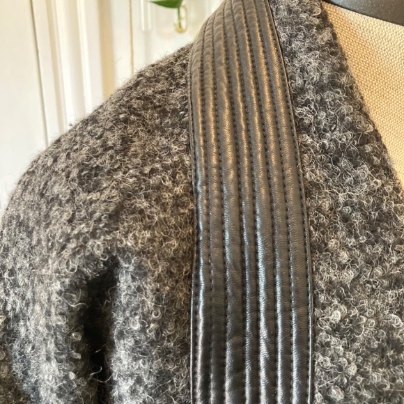 Drapey wool blend jacket with faux leather trim - Picture 4 of 8